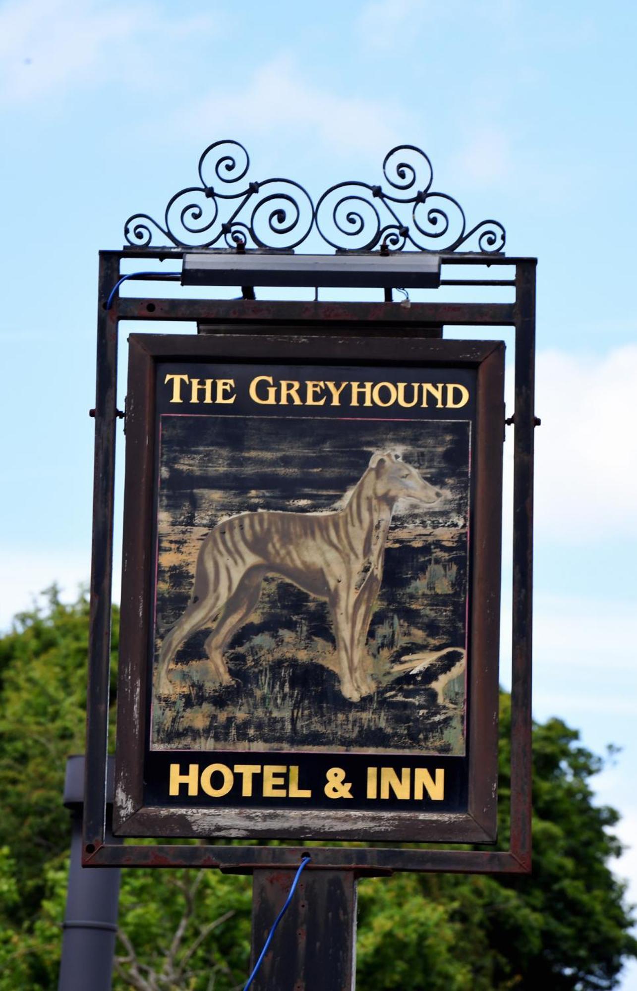 The Greyhound Inn And Hotel อัสค์ ภายนอก รูปภาพ