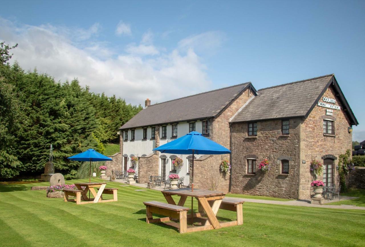 The Greyhound Inn And Hotel อัสค์ ภายนอก รูปภาพ