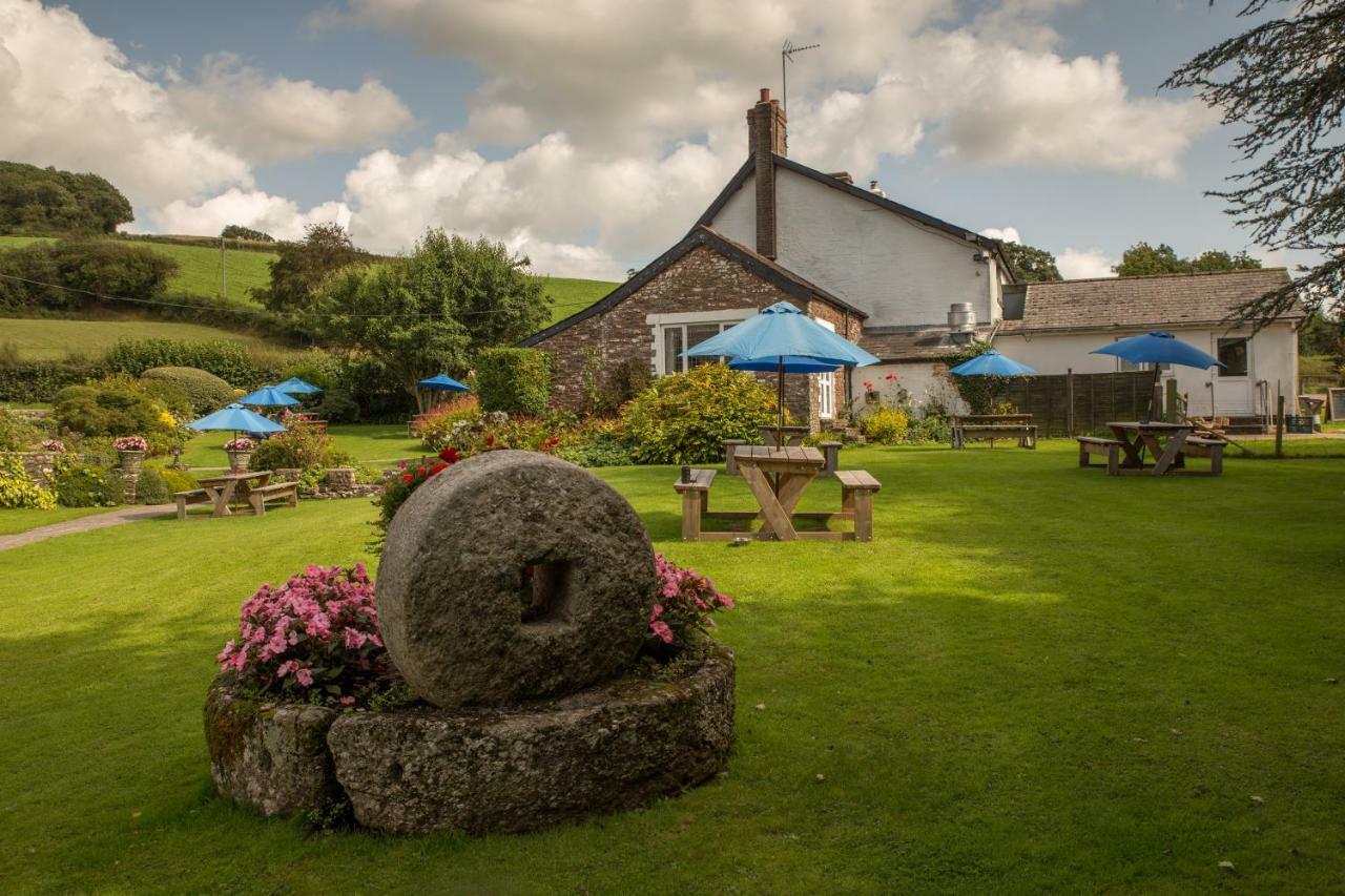 The Greyhound Inn And Hotel อัสค์ ภายนอก รูปภาพ
